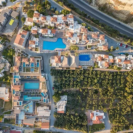 Caldera Village 4*
